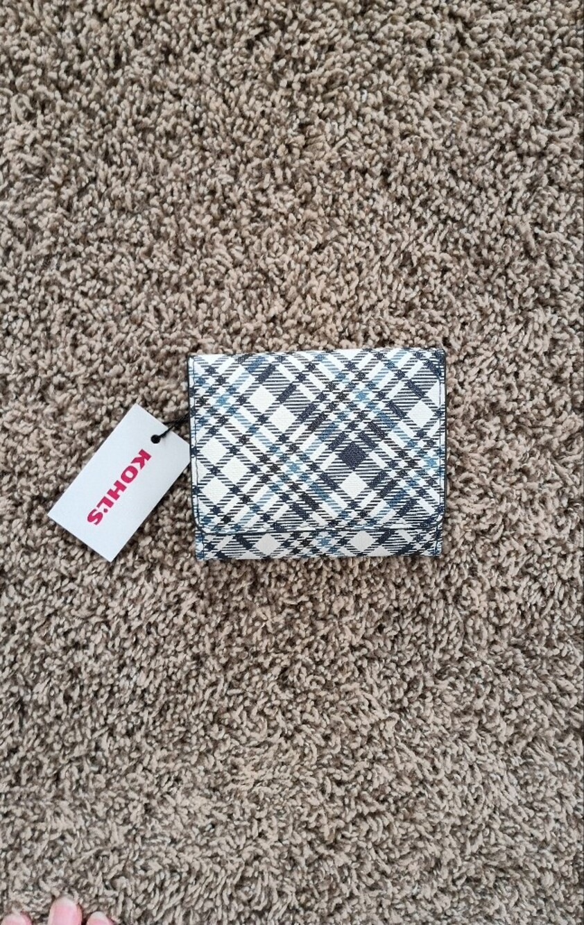 Kohl's Plaid Card Holder in White and Blue